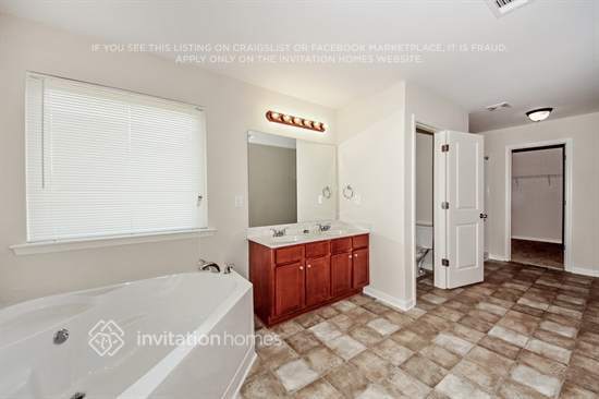 Building Photo - 4112 Oak Field Dr