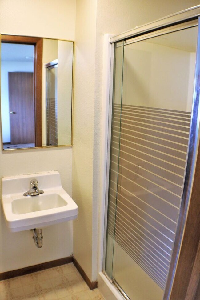 Building Photo - $1,375 | 3 Bedroom, 2.5 Bathroom Town Home...