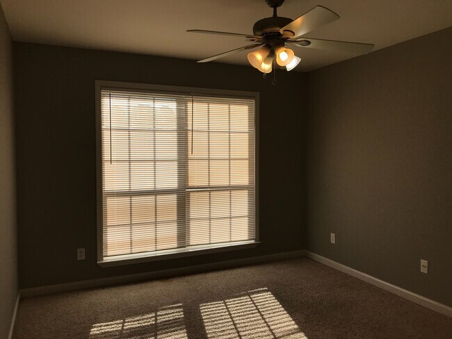 Building Photo - 2114 Richland Park Dr