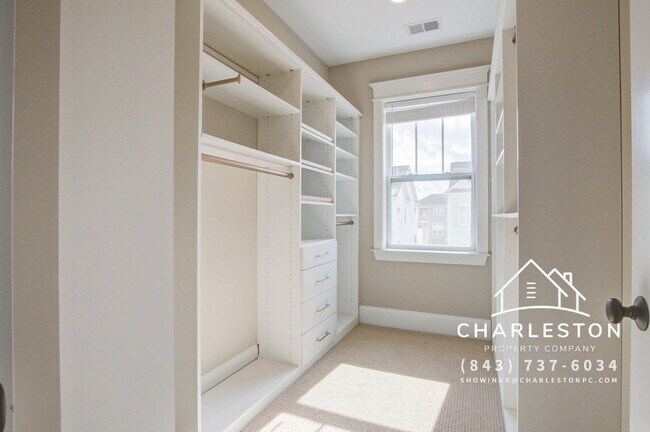 Building Photo - 1636 Juliana St