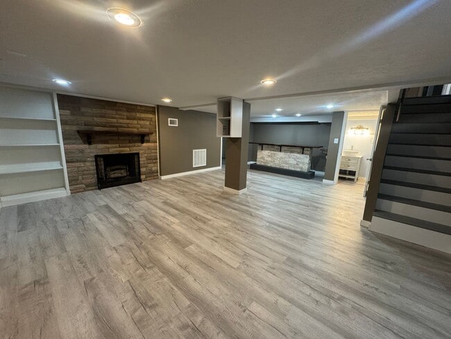 Building Photo - ROOM TO ROAM! SPACIOUS VIENNA RANCH-STYLE ...