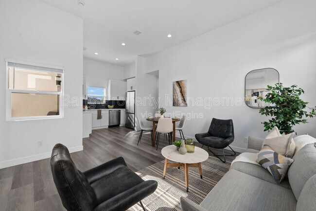 Building Photo - 1638 Elm Ave