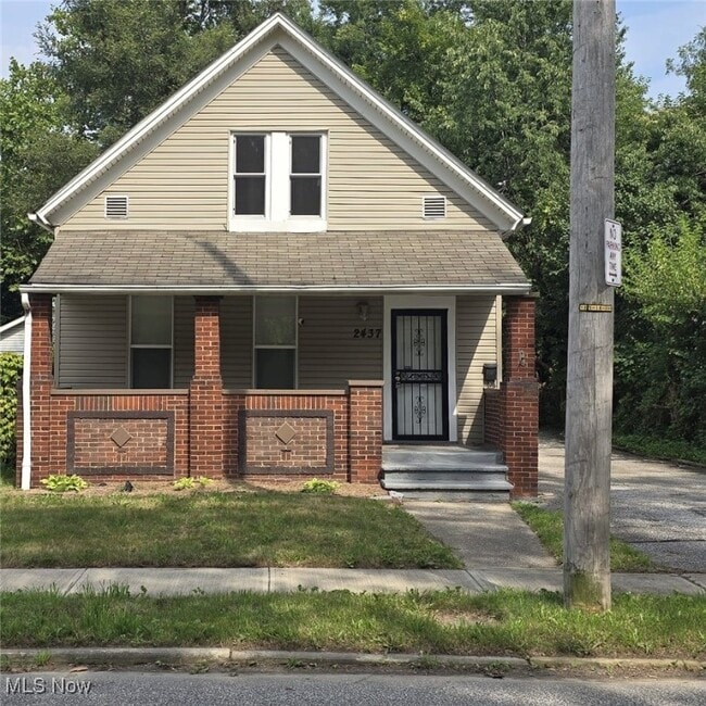Primary Photo - 2437 E 84th St