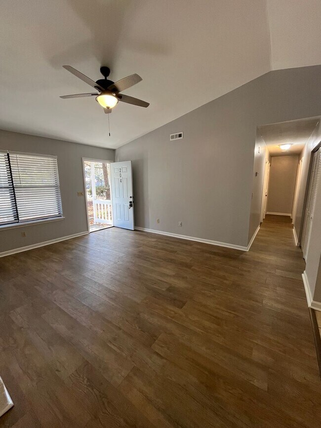 Building Photo - Charming 3 BR/2 BA Home in Crowfield Plantation