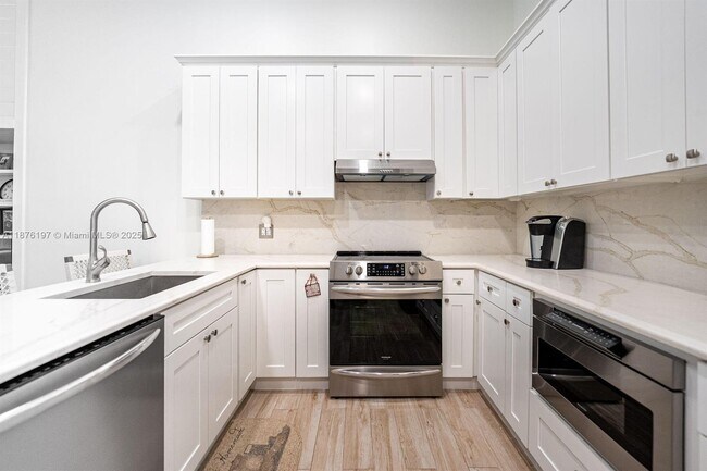 Building Photo - 17982 Tidewater Cir