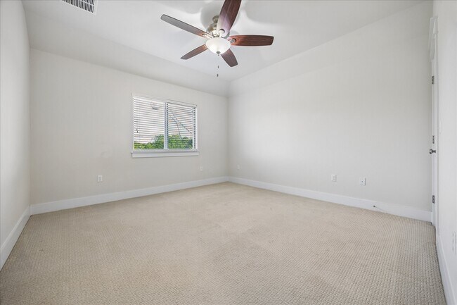 Building Photo - 13001 Hymeadow Dr