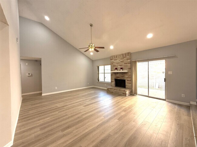 Building Photo - 8322 Sandy Glen Ln