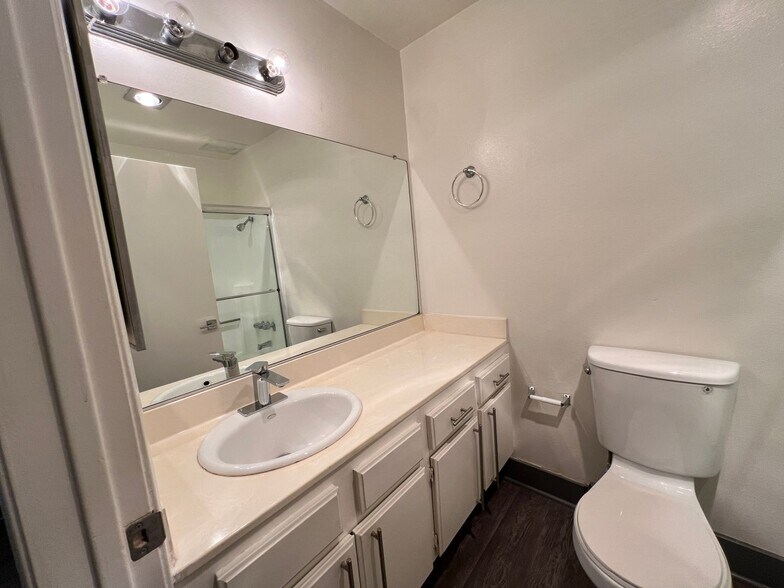 Building Photo - 3715 S Canfield Ave