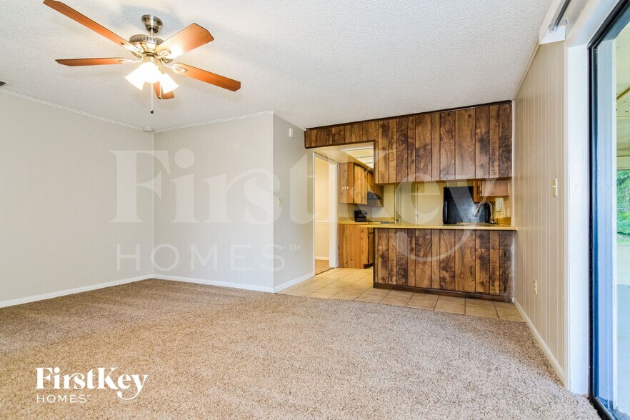 Building Photo - 5017 Kingswood Dr