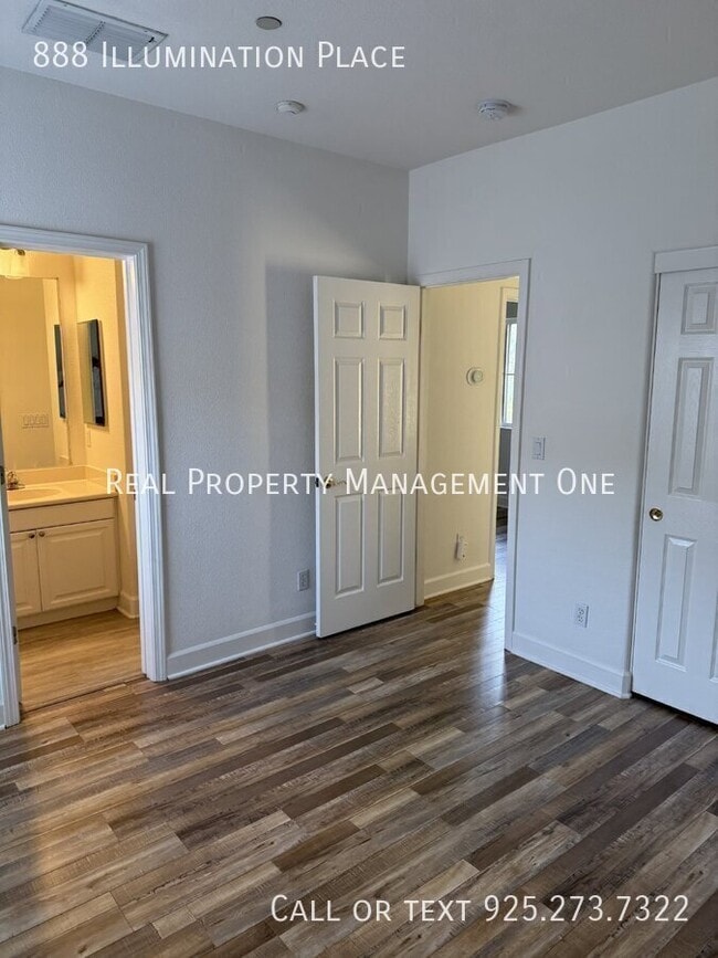 Building Photo - 888 Illumination Pl