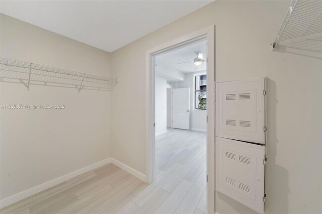 Building Photo - 555 NE 8th St