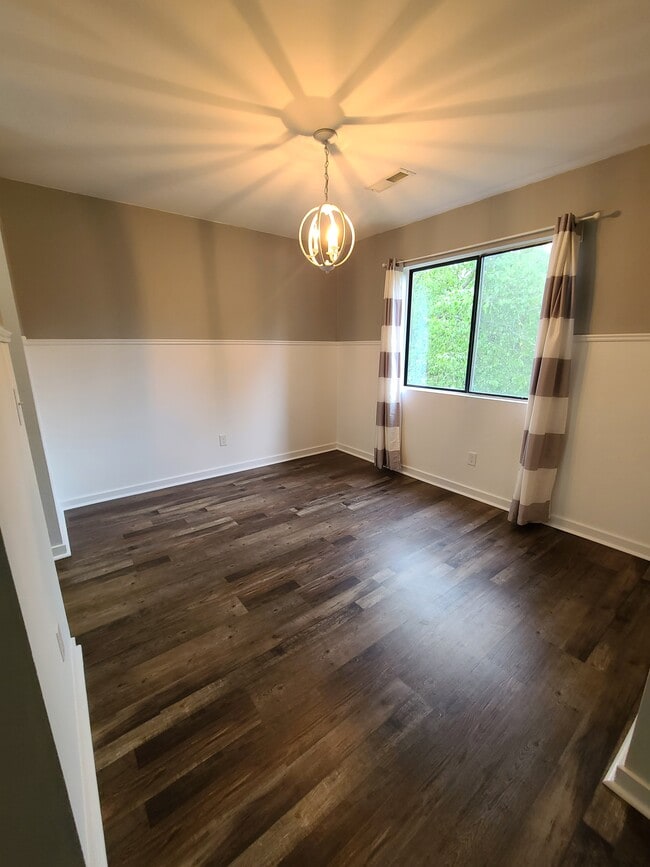 Building Photo - 2311 Treescape Dr