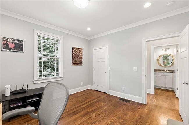 Building Photo - 355 6th St NE