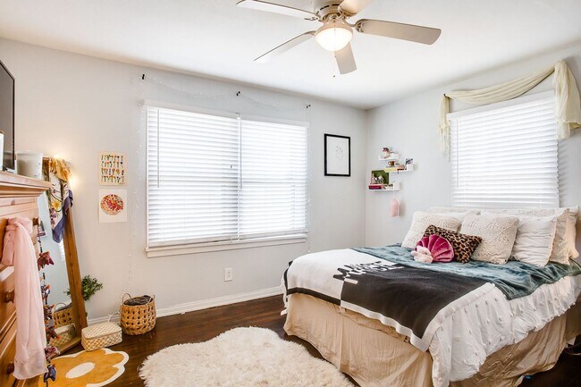 Building Photo - Pre-Leasing for July 2025!