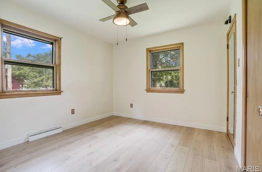 Bedroom 2 - 609 Grandview Dr
