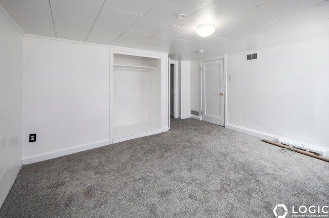 Building Photo - 30 E 900 N