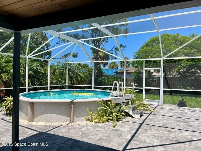 Building Photo - 3463 Mazur Dr
