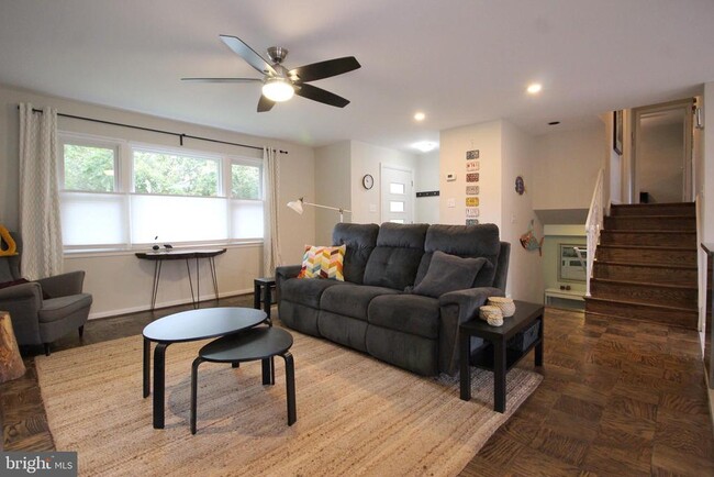Building Photo - 1421 Mayflower Dr