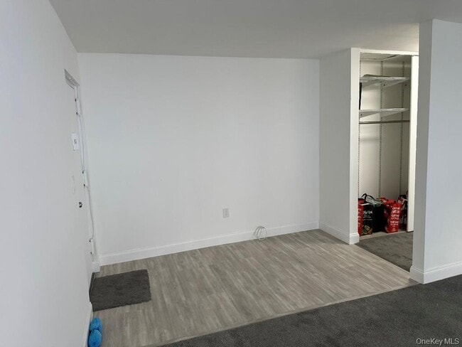 Building Photo - 3 Hook Rd