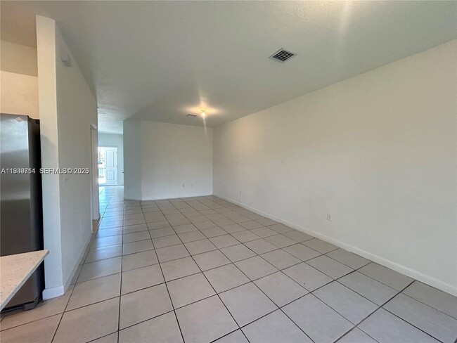 Building Photo - 2617 SE 10th St