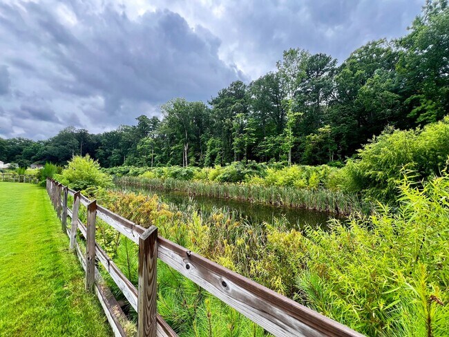 Building Photo - 2542 Fieldsway Dr
