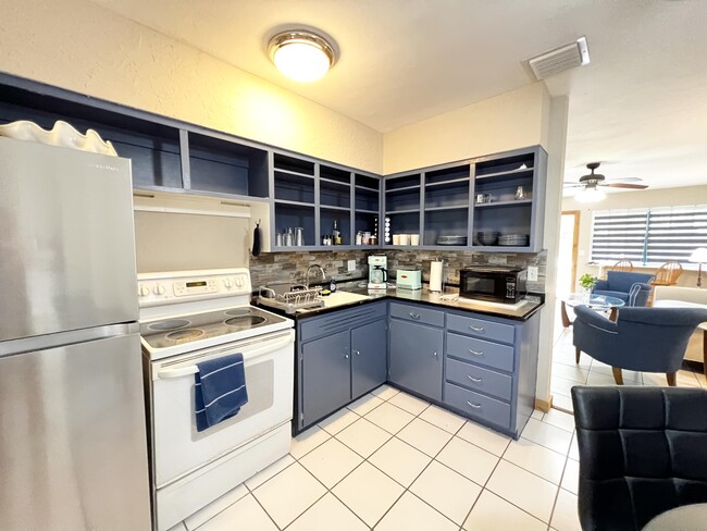 Building Photo - 8341 Sunset Dr