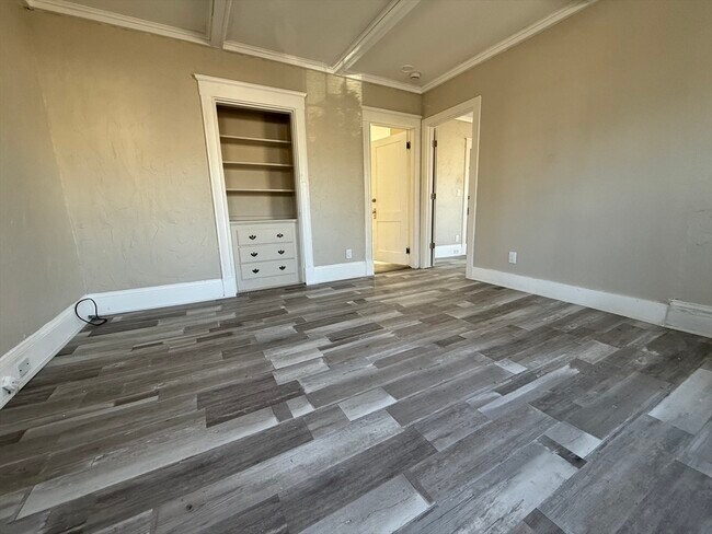 Building Photo - 68 Ash St