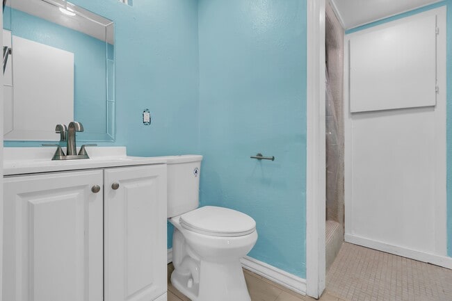 Building Photo - 16865 Bayview Dr