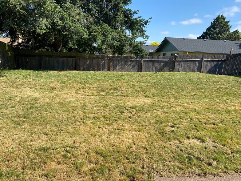 4565 Fenced Backyard - 4565 Liberty Street