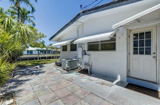 Building Photo - 2041 Coral Reef Dr