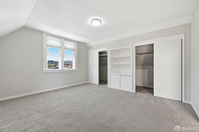 Building Photo - 1529 Hampshire St