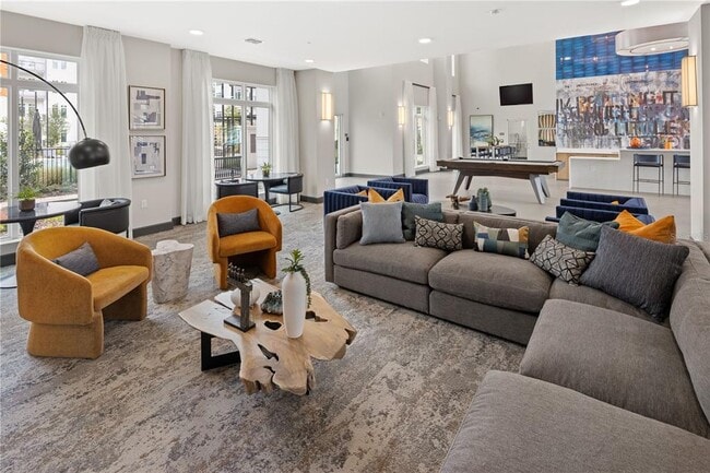 Building Photo - 5256 International Dr