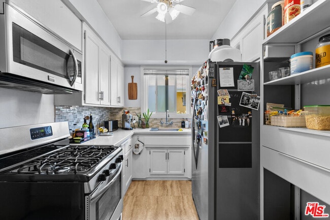 Building Photo - 332 Rexford Dr