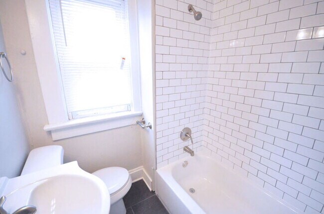 Building Photo - 24 E Blake Ave