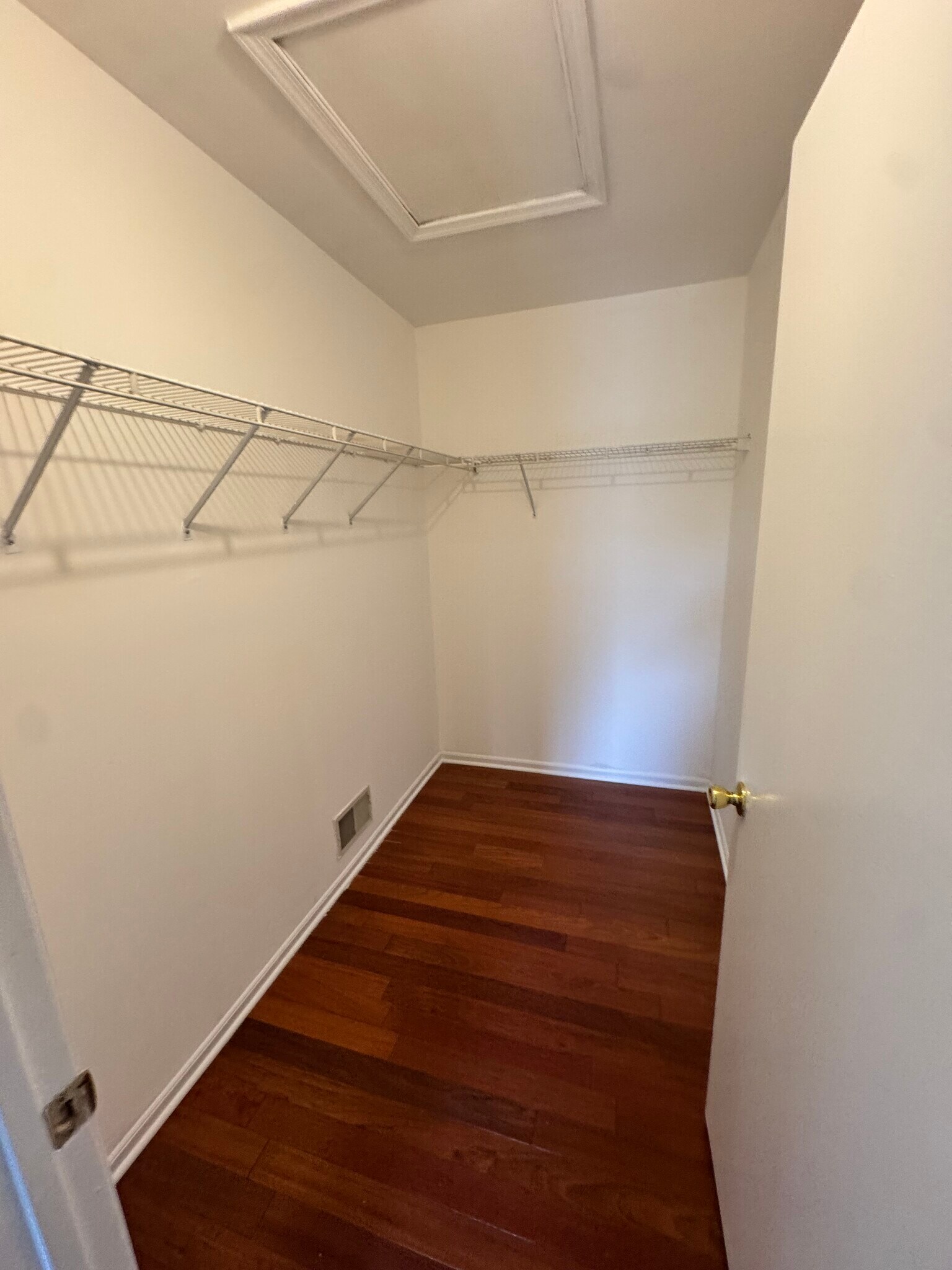 Building Photo - 305 Cobblestone Ct