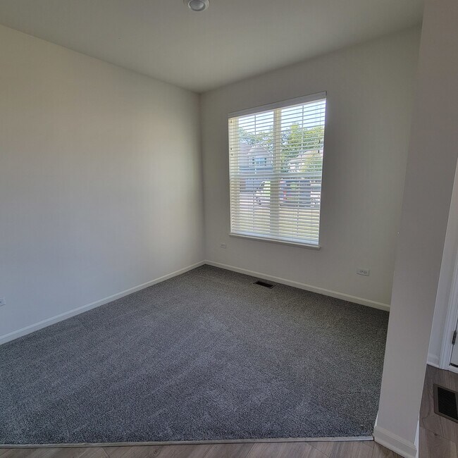 Building Photo - 15155 Quincy Cir