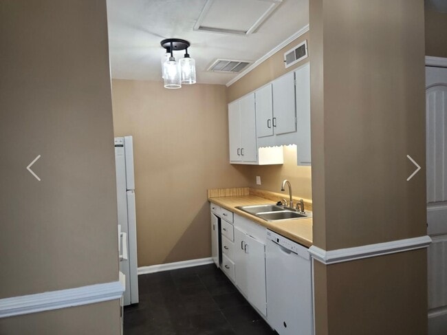 Building Photo - Oaks Townhouses