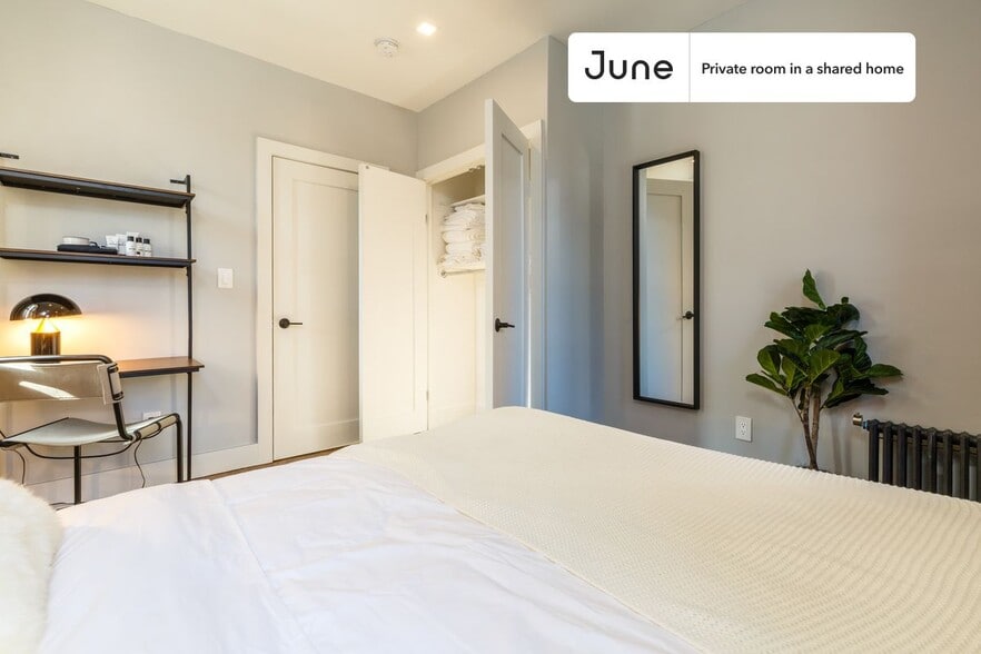 Building Photo - Room in Shared 4 bed/2 bath home