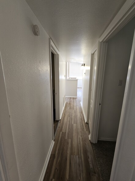 Building Photo - 1006 S Plains Park Dr