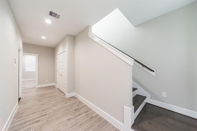 Building Photo - 2149 Hoskins Dr