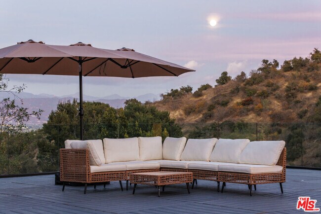 Building Photo - 3755 Camino de la Cumbre