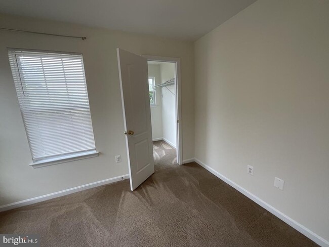 Building Photo - 117 Leather Fern Way