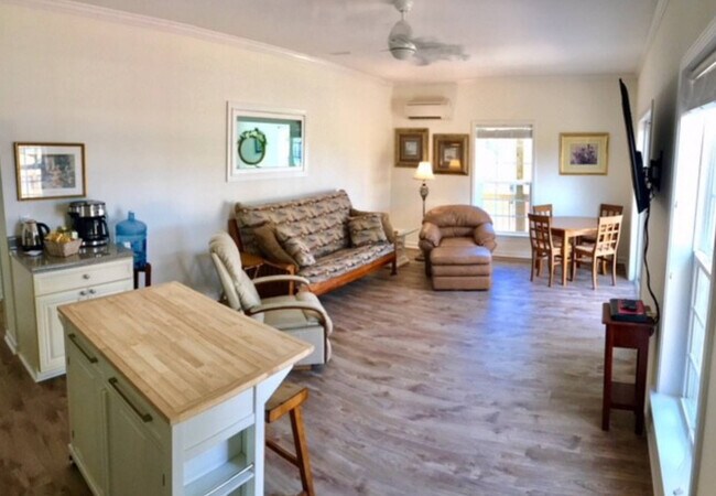 Building Photo - 462 Wind Mill Point Rd