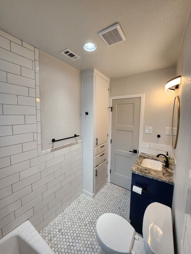 Building Photo - 1503 S 15th St