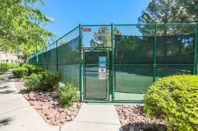 Building Photo - Precious Gem at Sedona on the Blvd!