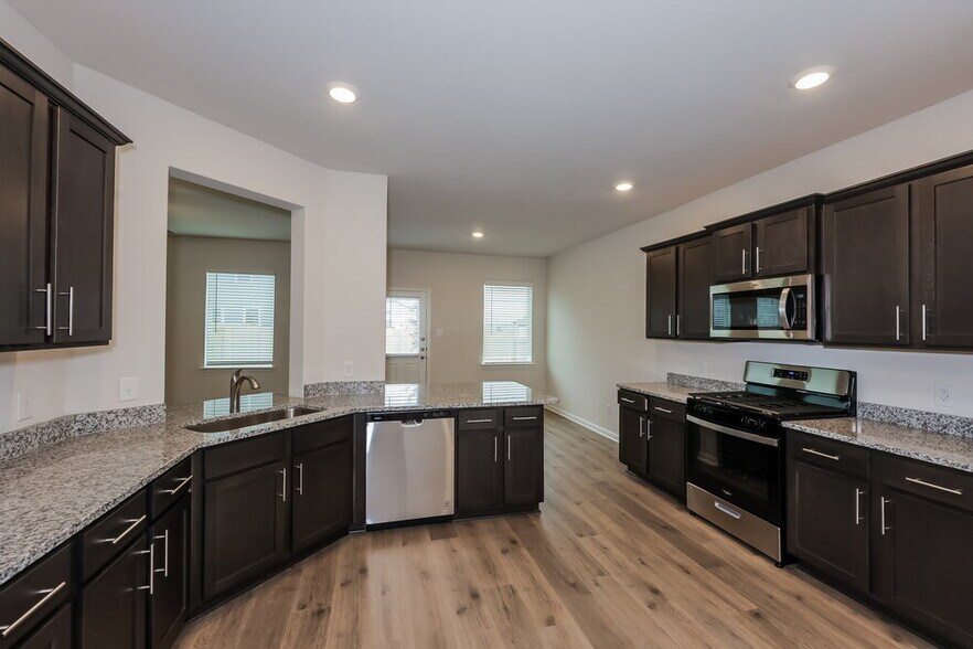 Building Photo - 1208 Kings Pl