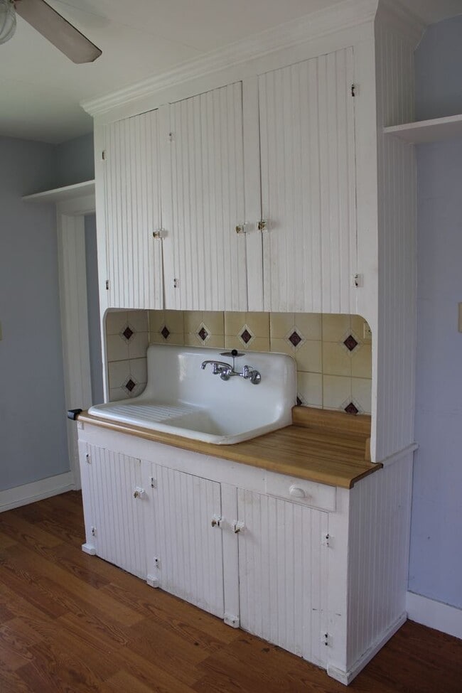 Building Photo - 2 Bedroom Duplex with Ample Storage