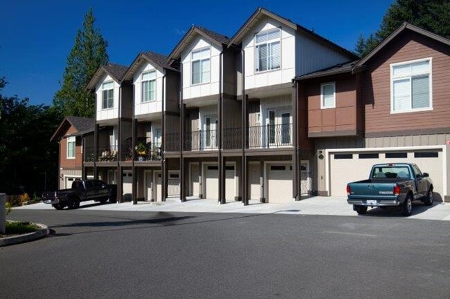Building Photo - 1 bedroom Townhome with attached garage