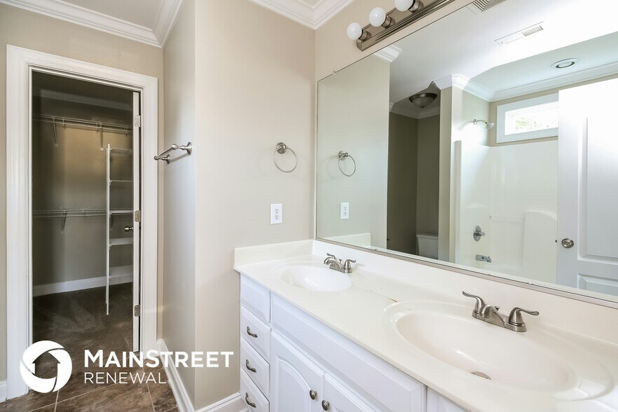 Building Photo - 4505 Stephen Oaks Way