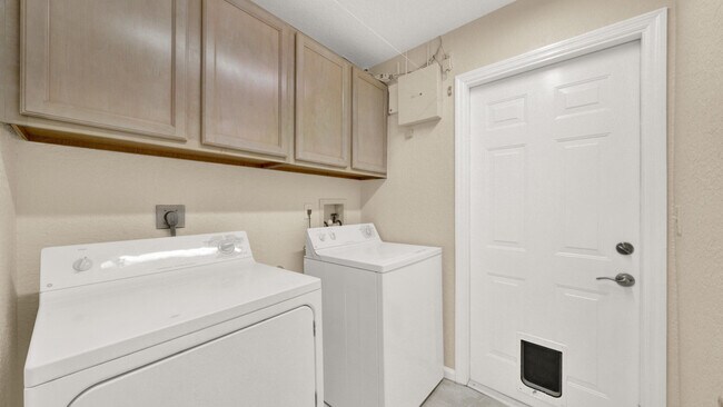 Building Photo - 13255 Royale Sabal Ct